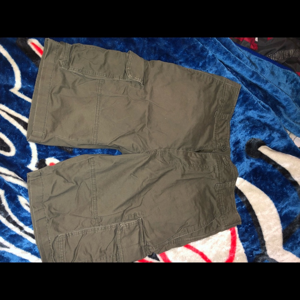 Dark green cargo shorts & size 34